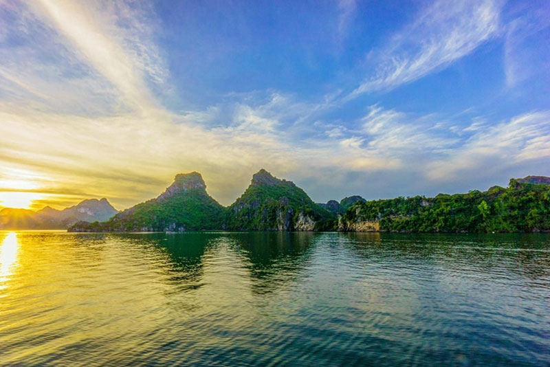 Top 3 Luxury Cruise Experiences in Ha Long & Lan Ha Bay